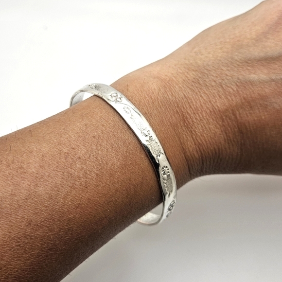TAXCO MEXICO Signed Vintage Silver Carved Bangle Bracelet - Picture 1 of 5